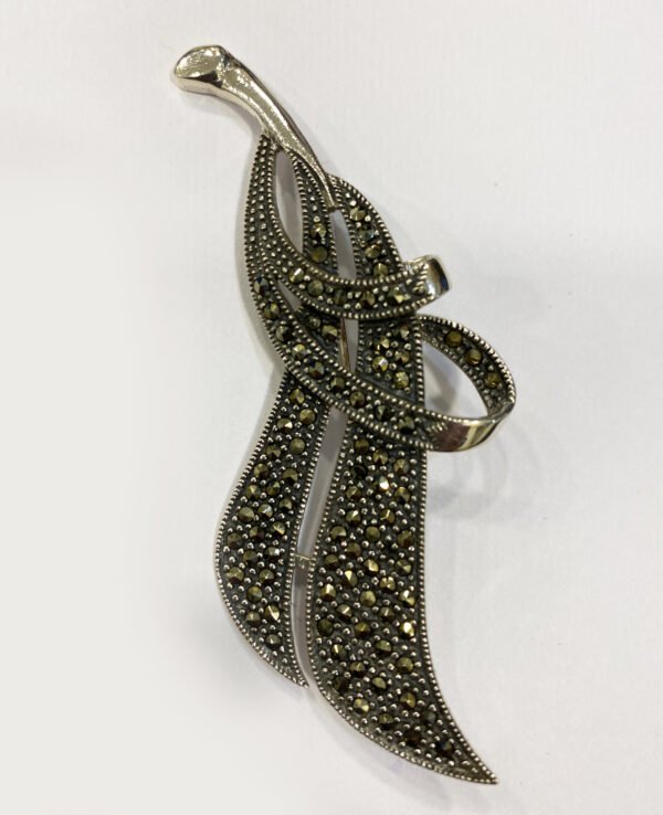 Beautiful Silver Leaf Brooch | 80x30mm